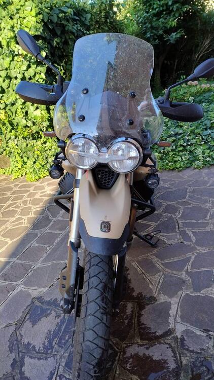 Moto Guzzi V85 TT Travel (2021 - 23) (2)