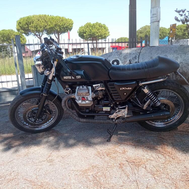 Moto Guzzi V7 Cafè Classic (2009 - 12) (3)