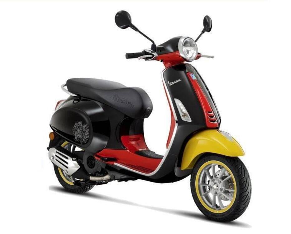 Vespa Primavera 125 Disney Mickey Mouse Edition by Vespa (2023 - 24) (2)