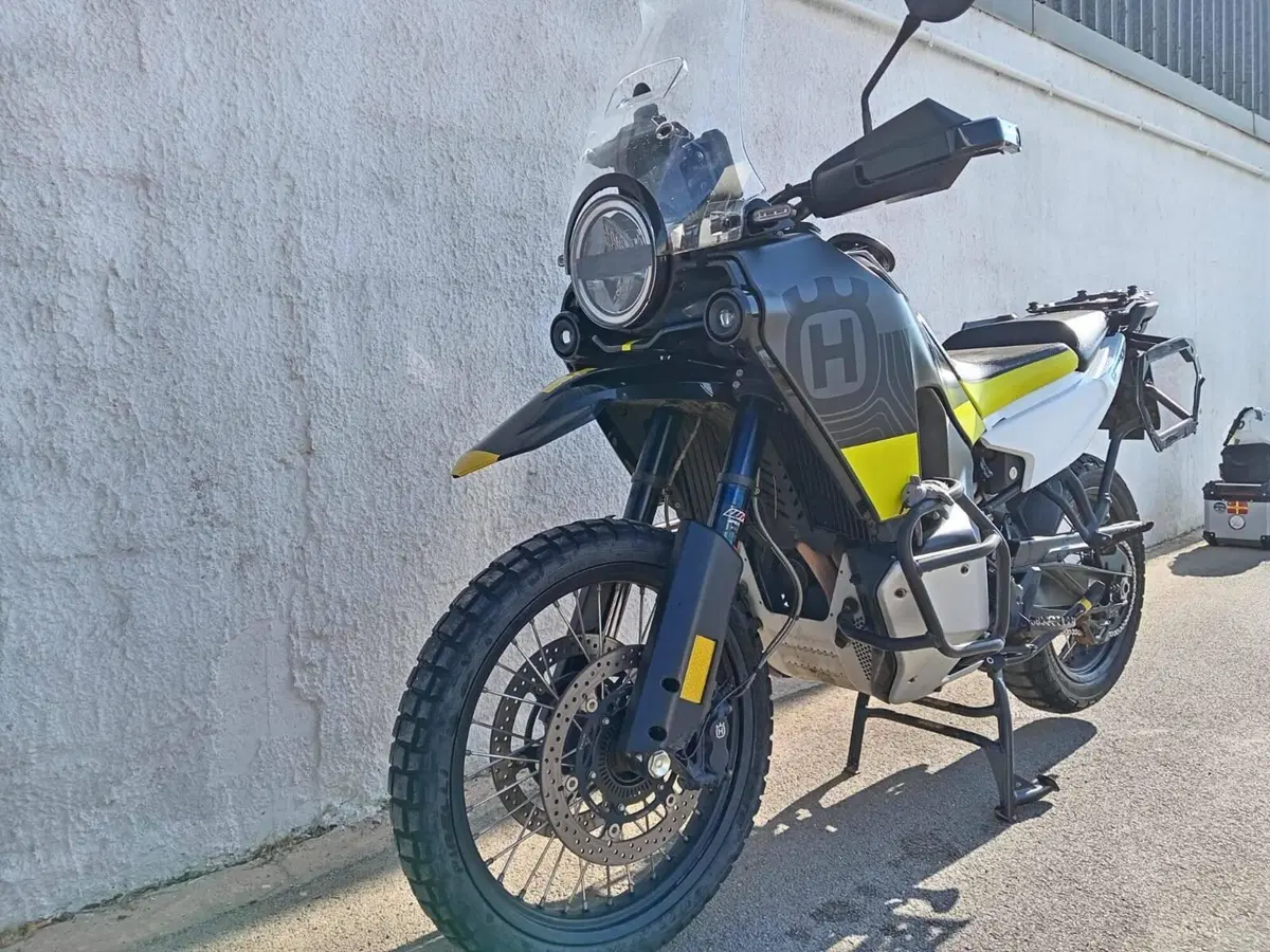 Husqvarna Norden 901 (2022 - 26) (2)