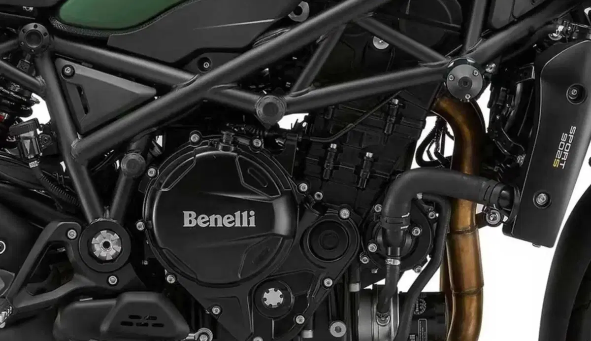 Benelli Vs Benelli; 902 S, in Cina è realtà, in Italia potrà “mangiarsi” la 752 S? (6)