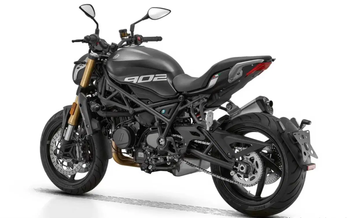 Benelli Vs Benelli; 902 S, in Cina è realtà, in Italia potrà “mangiarsi” la 752 S? (2)