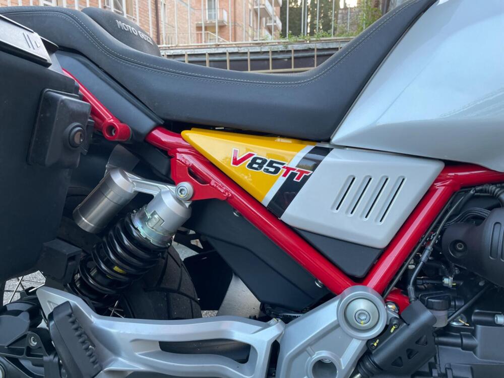 Moto Guzzi V85 TT Evocative Graphics (2019 - 20)