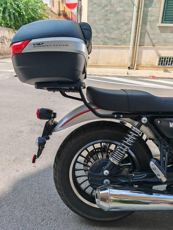 Moto Guzzi V9 Roamer (2016 - 18) (2)