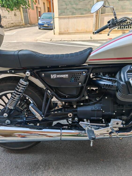 Moto Guzzi V9 Roamer (2016 - 18) (3)