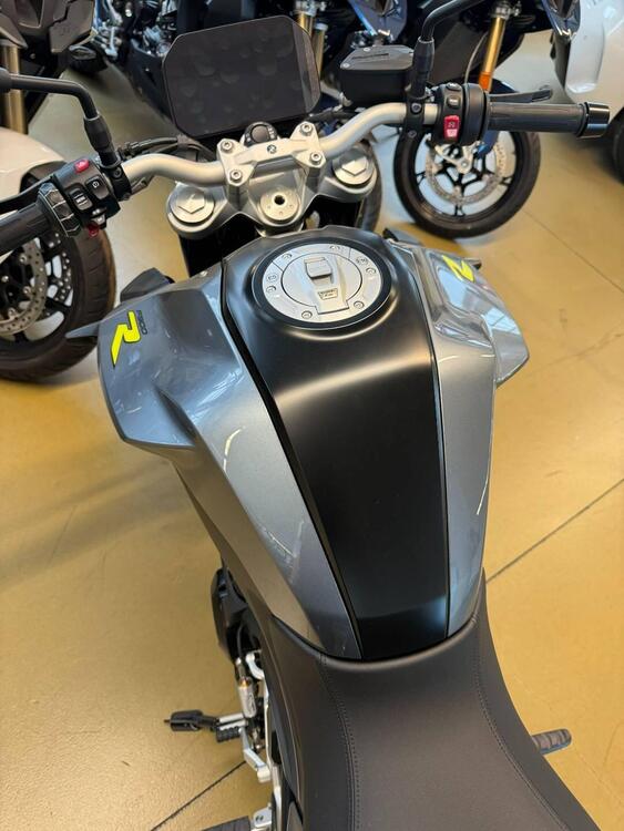 Bmw F 900 R (2021 - 24) (3)