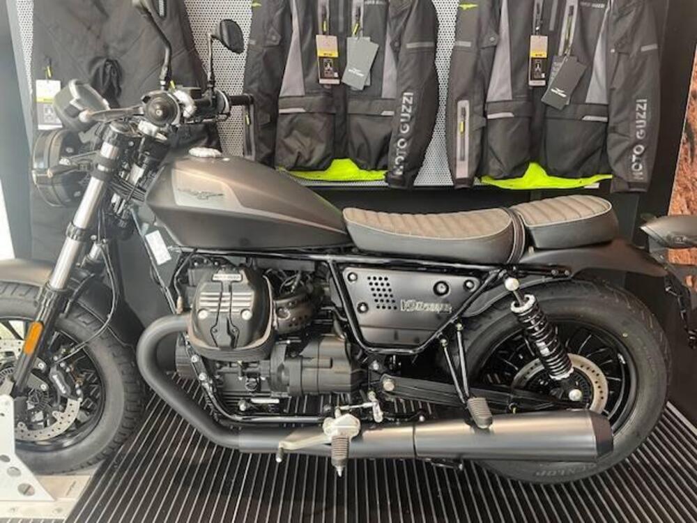 Moto Guzzi V9 Bobber (2021 - 24) (2)