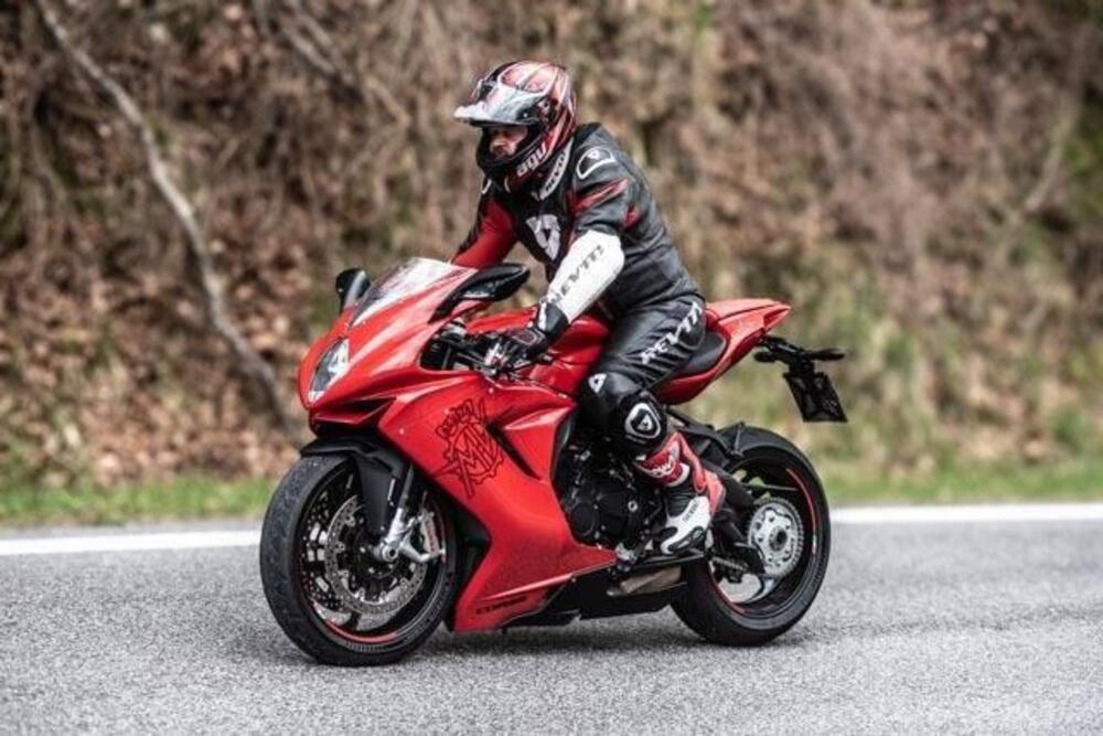 MV Agusta F3 800 Rosso (2021 - 23) (4)