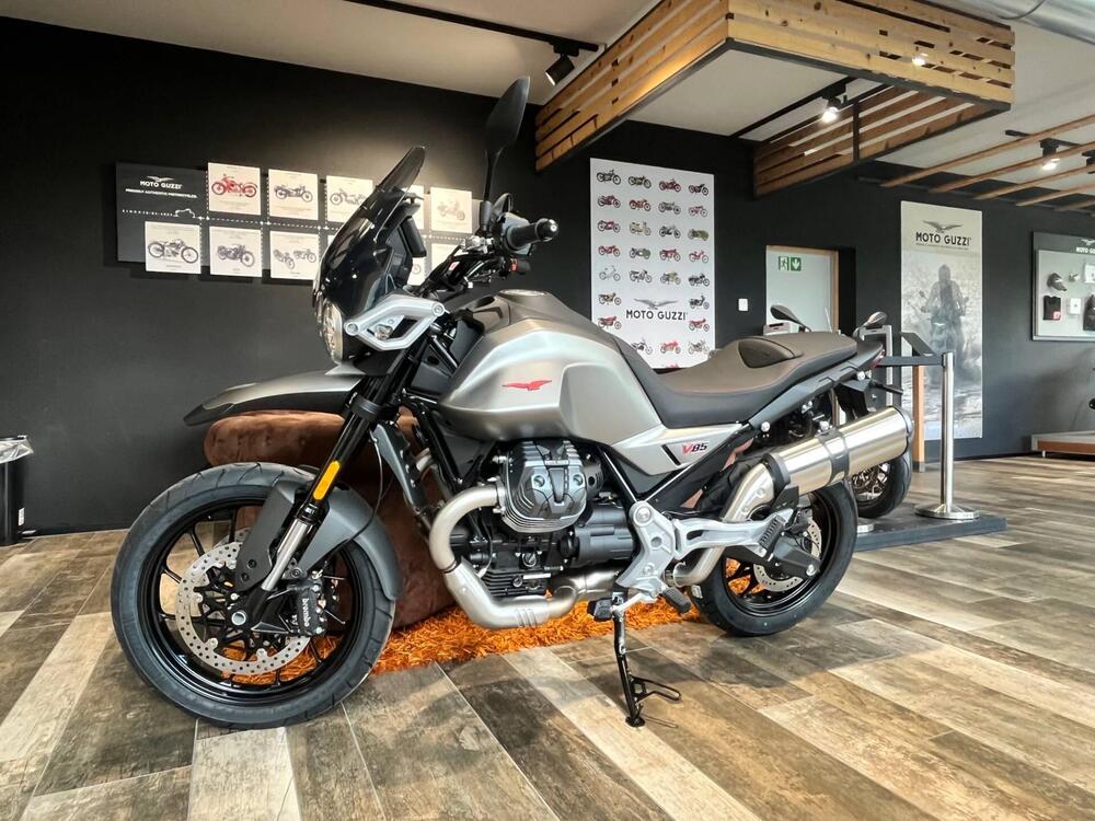 Moto Guzzi V85 Strada (2024) (4)