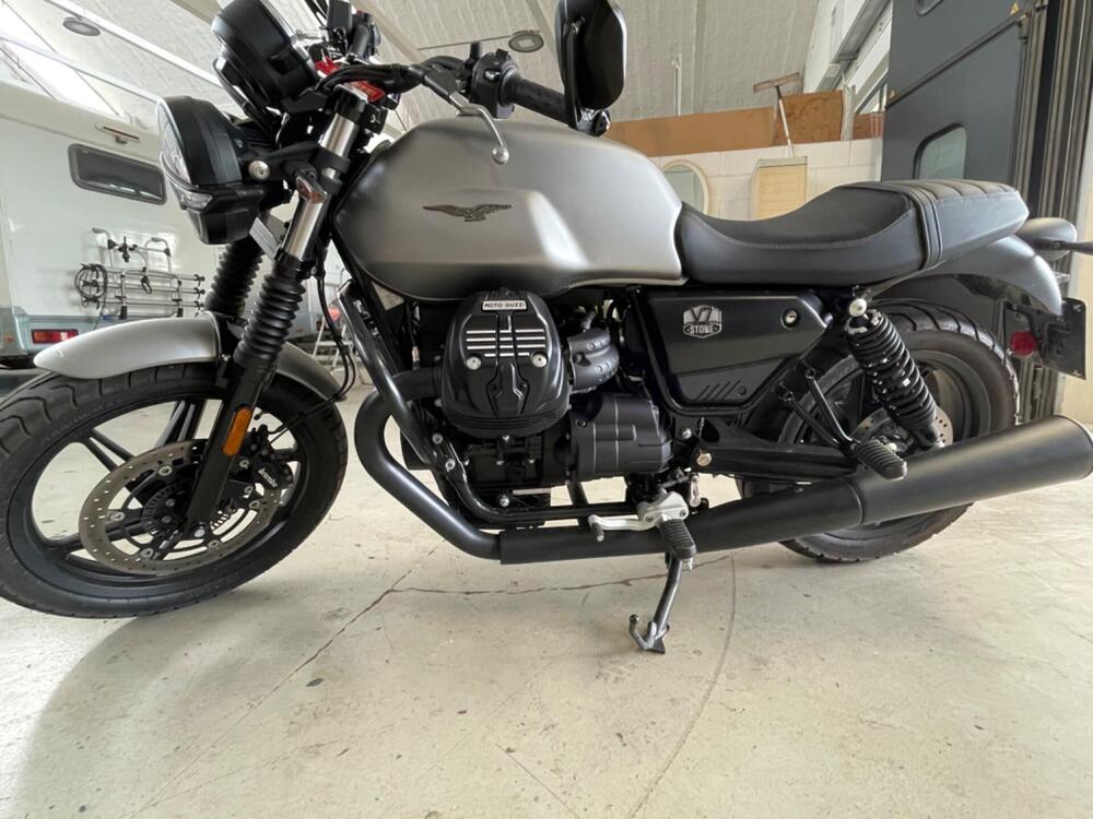 Moto Guzzi V7 Stone (2021 - 24)