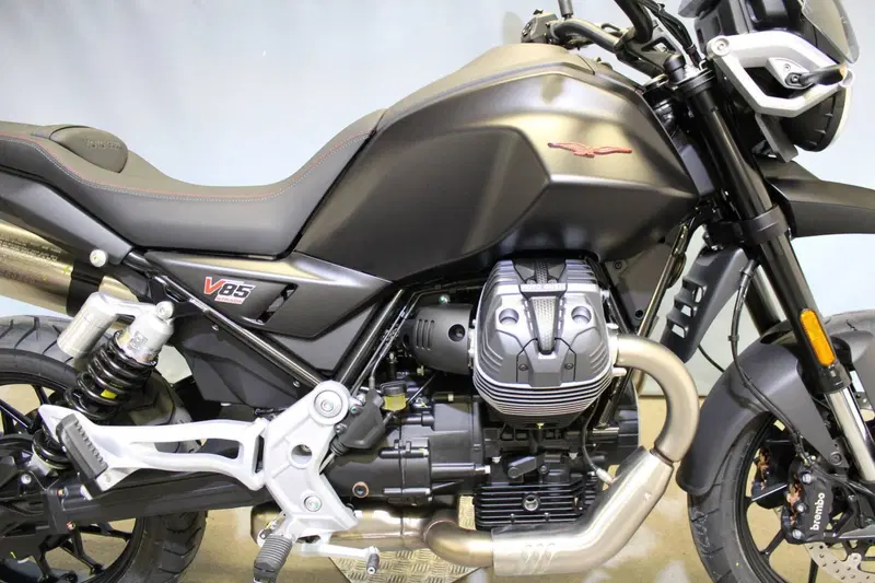 Moto Guzzi V85 Strada (2024 - 26) (9)