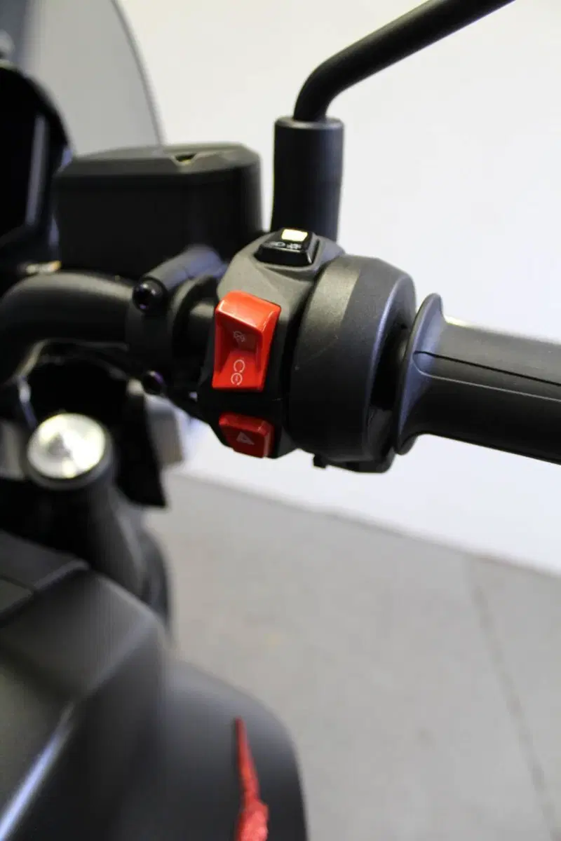 Moto Guzzi V85 Strada (2024 - 26) (12)