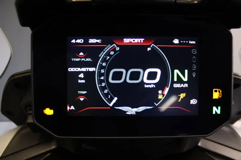 Moto Guzzi V85 Strada (2024 - 26) (3)