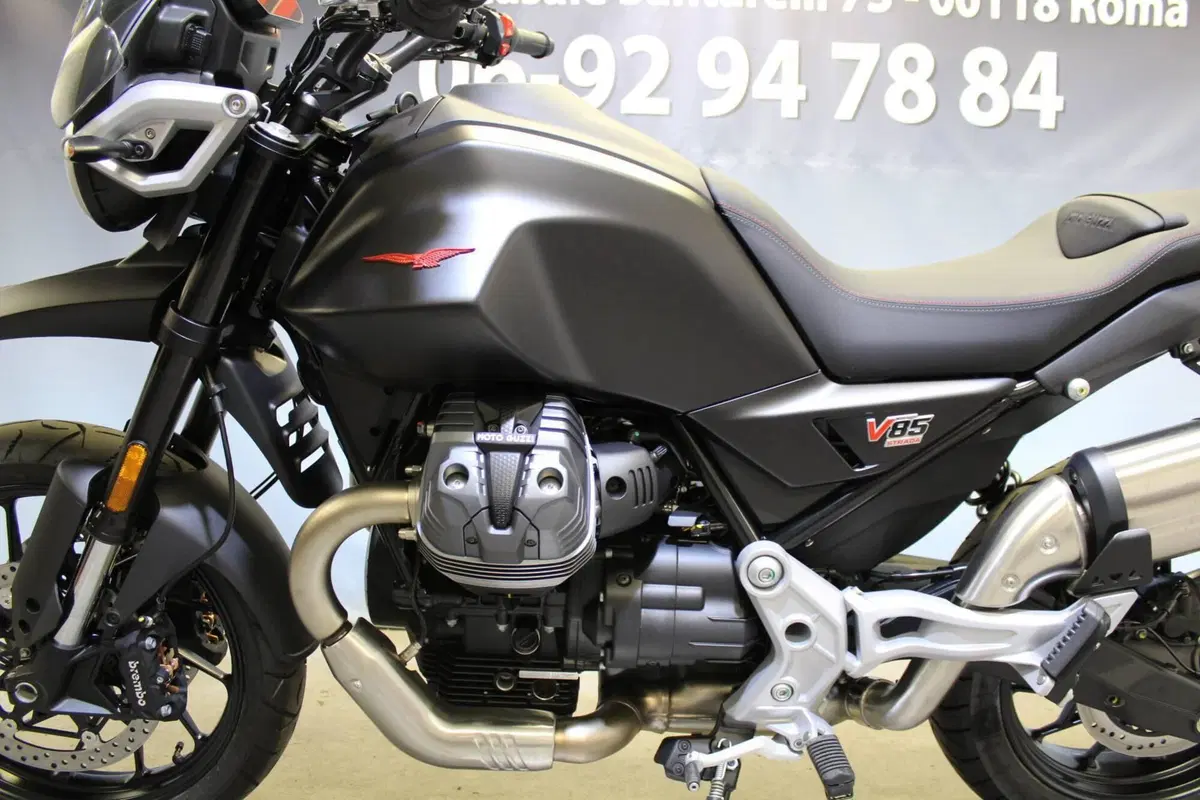 Moto Guzzi V85 Strada (2024 - 26) (17)
