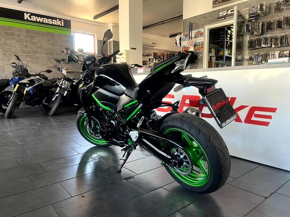 Kawasaki Z 900 (2021 - 24) (2)