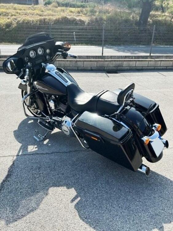 Harley-Davidson 1690 Street Glide (2011 - 13) - FLHX (4)