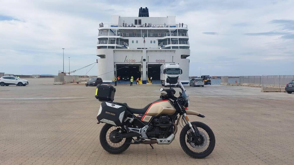 Moto Guzzi V85 TT Travel (2021 - 23)