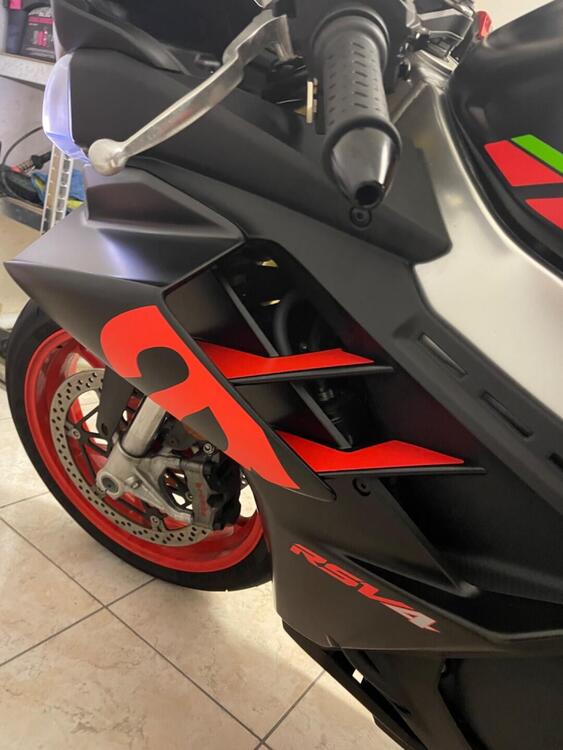 Aprilia RSV4 1100 (2021 - 24) (2)