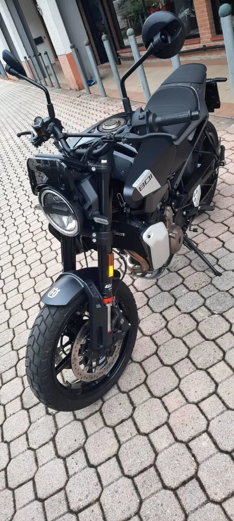 Husqvarna Svartpilen 801 (2024 - 26) (2)