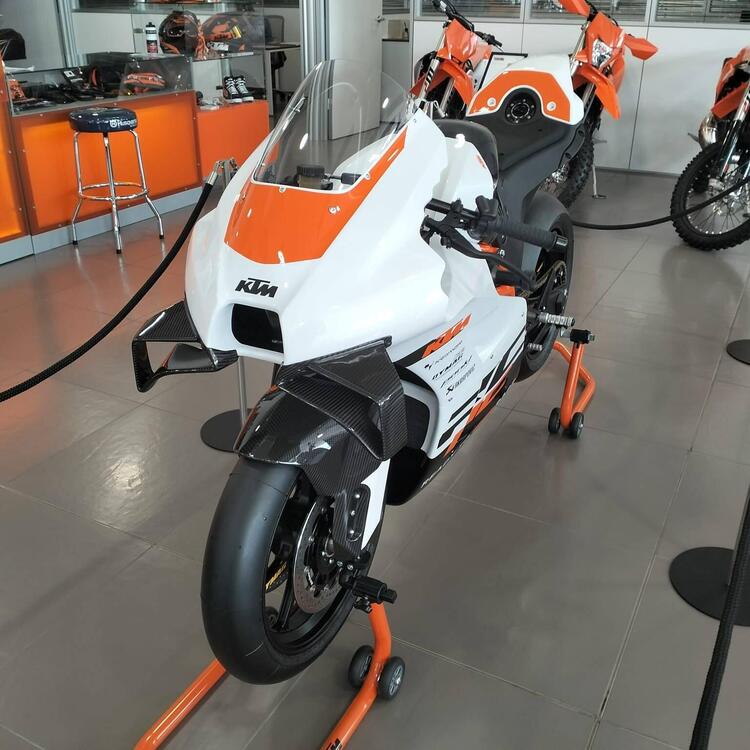 KTM RC 8C 890 (2024) (5)