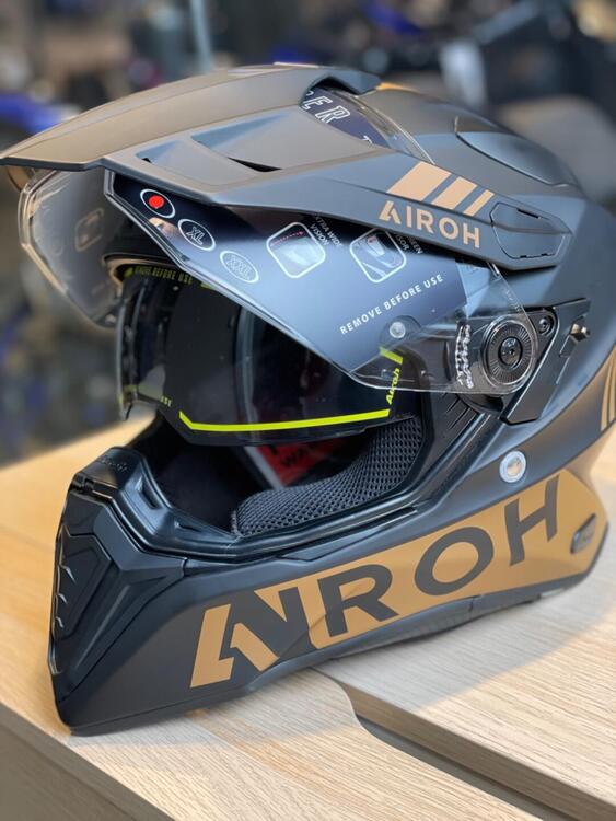 CASCO AIROH COMMANDER GOLD AND BLACK (3)