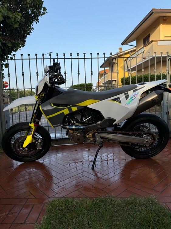 Husqvarna 701 Supermoto (2020)