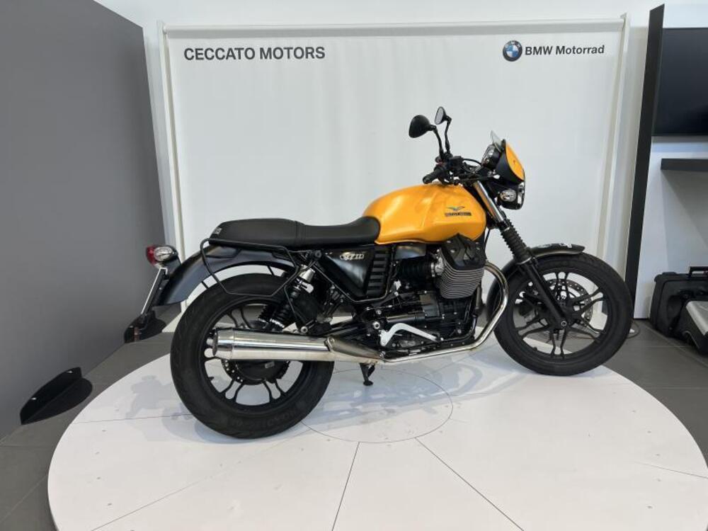 Moto Guzzi V7 II Stone (2015 - 17) (4)