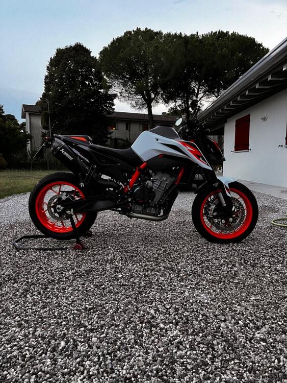 KTM 890 Duke R (2021)