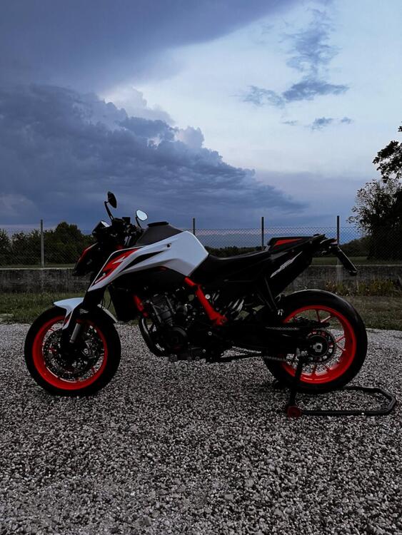 KTM 890 Duke R (2021) (2)