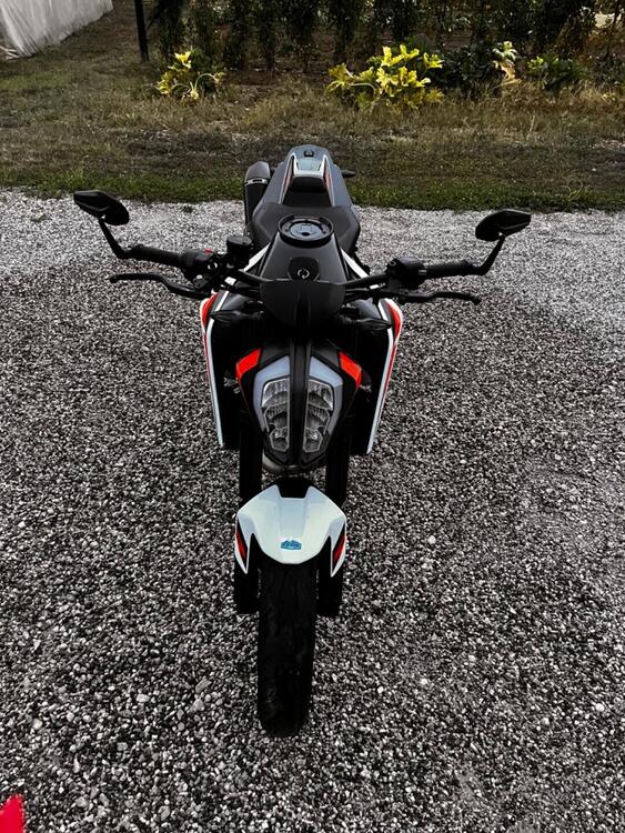 KTM 890 Duke R (2021) (4)