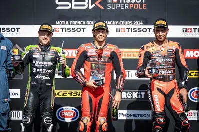 SBK 2024. Nicol&ograve; Bulega si impone nella Superpole Race di Magny Cours
