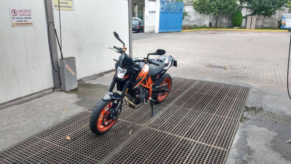 KTM 690 Duke R (2016 -17) (2)