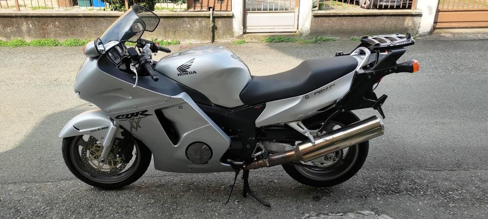 Honda CBR 1100 XX  (2001 - 06) (2)