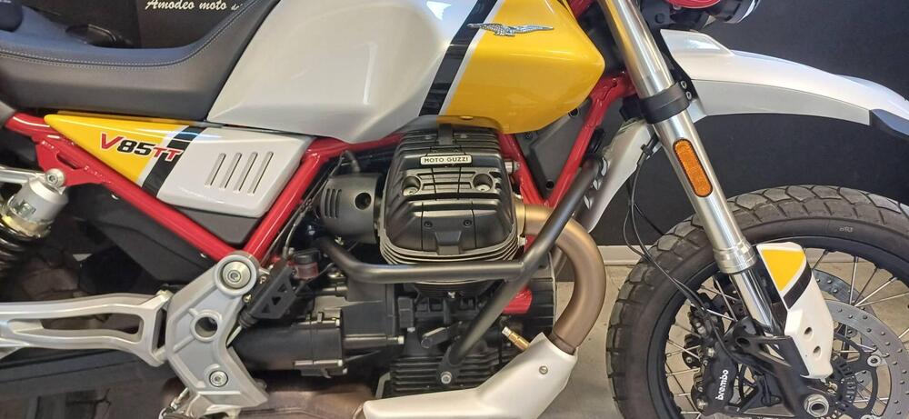 Moto Guzzi V85 TT (2021 - 23) (3)