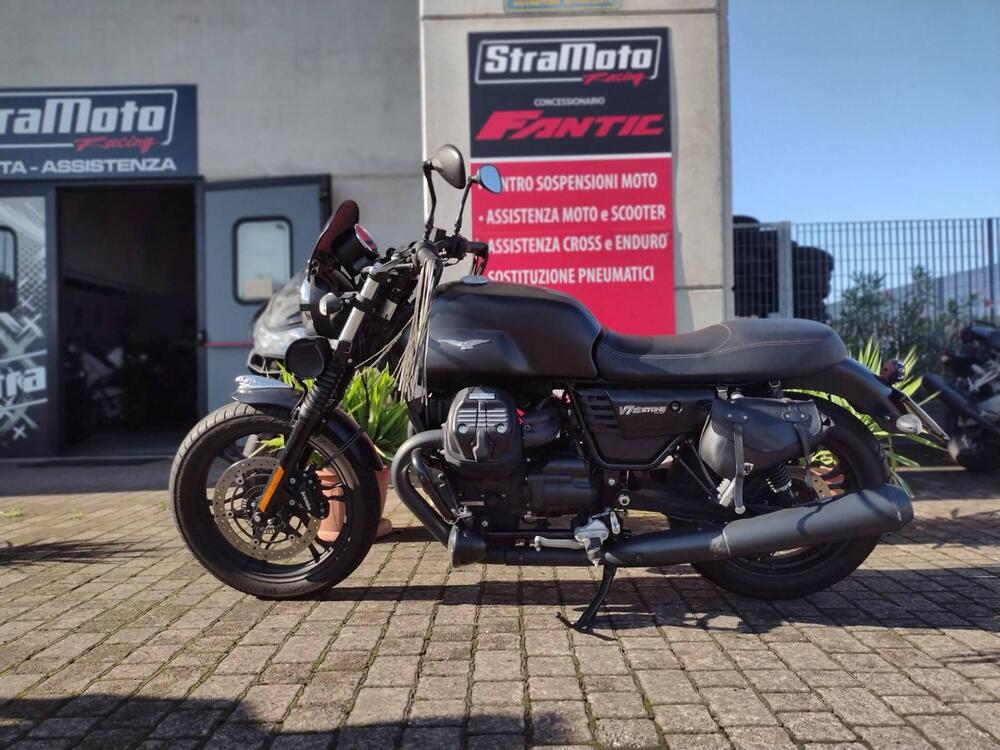 Moto Guzzi V7 III Stone (2017 - 20) (2)