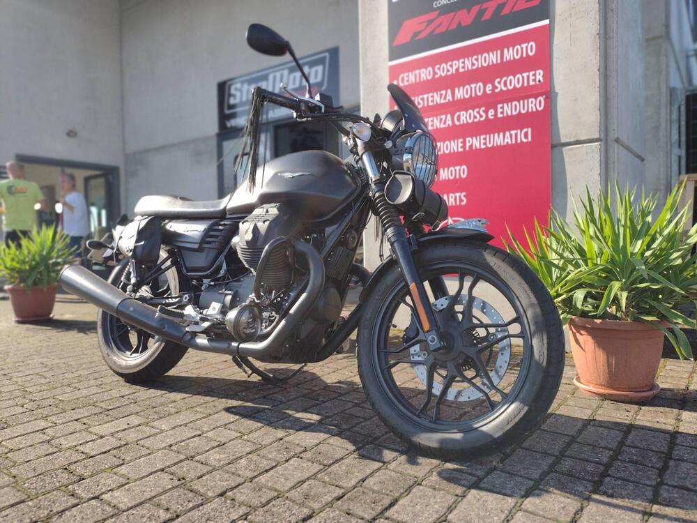 Moto Guzzi V7 III Stone (2017 - 20) (3)