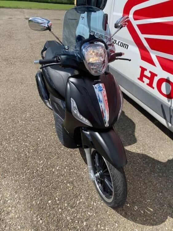 Piaggio Beverly 300 i.e. Police ABS-ASR (2017 - 20) (3)