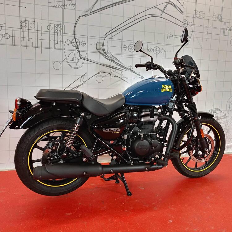 Royal Enfield Meteor 350 Fireball (2021 - 24) (2)