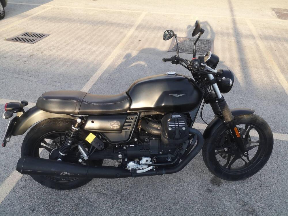 Moto Guzzi V7 III Stone (2017 - 20)