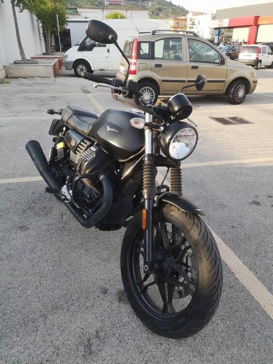 Moto Guzzi V7 III Stone (2017 - 20) (2)