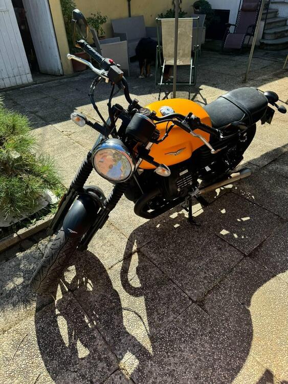 Moto Guzzi V7 III Stone (2017 - 20) (2)