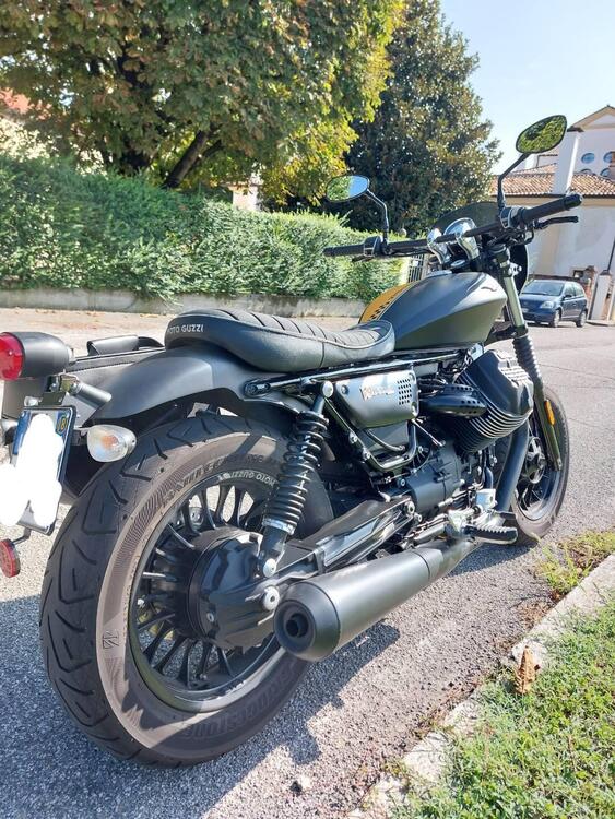 Moto Guzzi V9 Bobber (2018 - 20) (4)