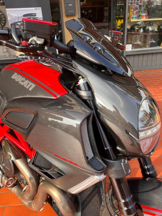 Ducati Diavel 1200 Carbon (2010 - 13)