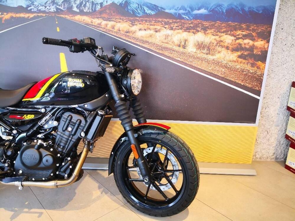 Royal Enfield Guerrilla 450 (2024) (4)