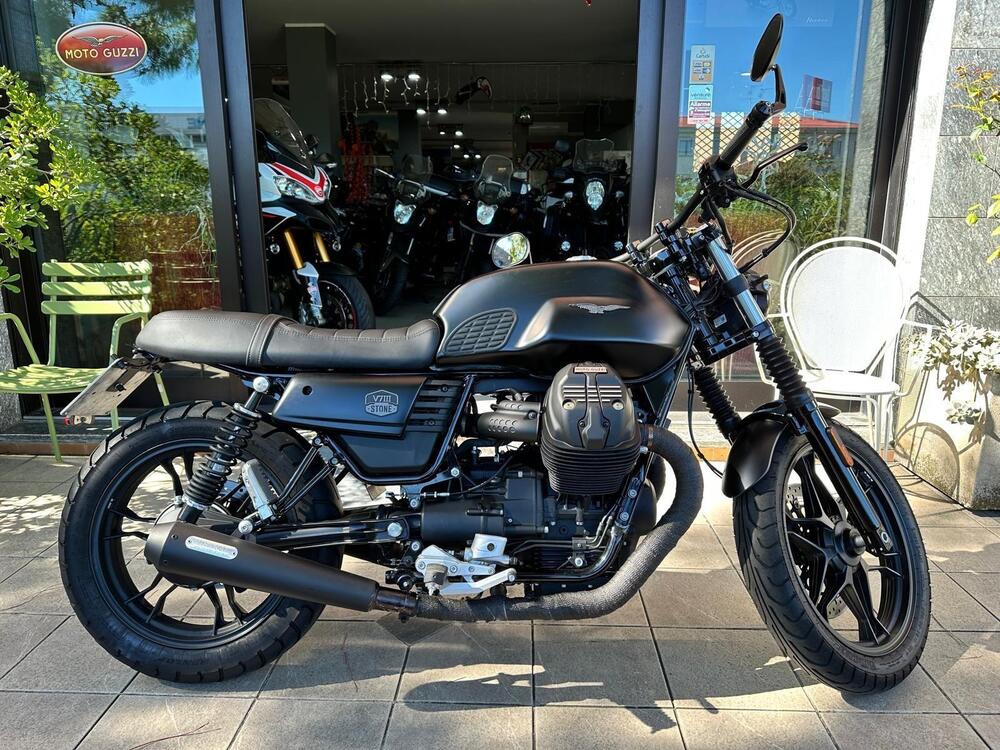 Moto Guzzi V7 III Stone (2017 - 20)