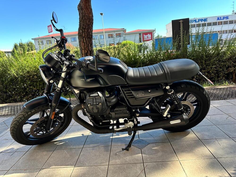 Moto Guzzi V7 III Stone (2017 - 20) (2)