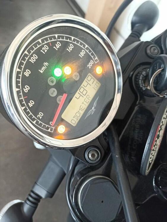 Moto Guzzi V7 III Stone (2017 - 20) (3)