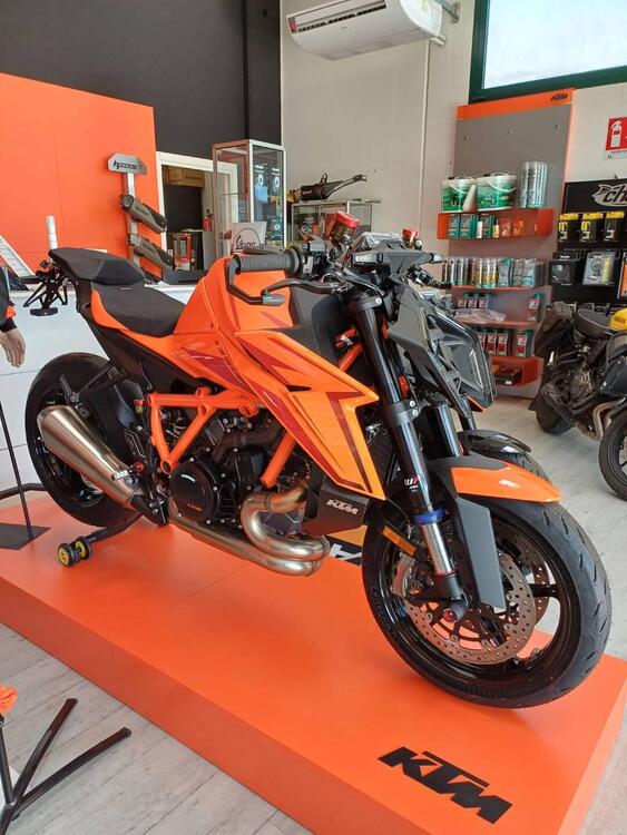 KTM 1390 Super Duke R EVO (2024)