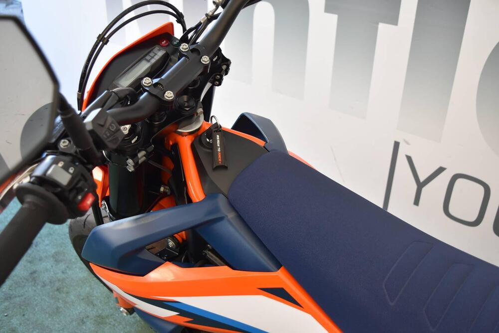 KTM 690 SMC R (2023 - 24) (5)