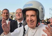 'A Maronna t'accumpagna! E Papa Francesco mette il casco